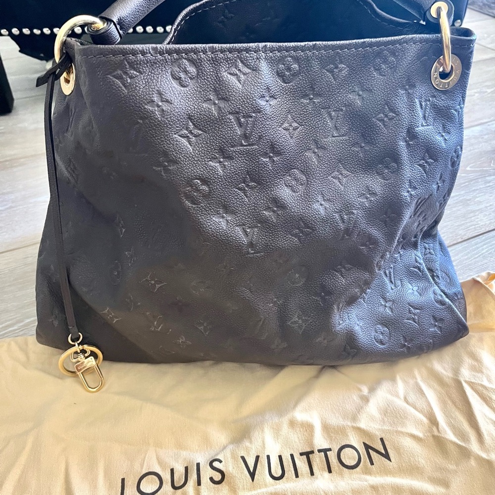 Authentic Louis Vuitton Empreinte Artsy MM in earth brown Hobo shoulder bag